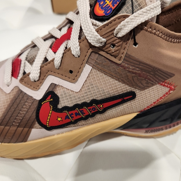 Space Jam x LeBron 18 Low EP 'Wile E. x Roadrunner - Picture 9 of 16